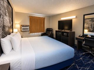 Super 8 by Wyndham Sturgis - 5