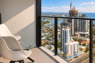Broadbeach Escape with Resort Pool, Sauna & Skyline Views - 0