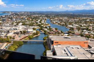 Broadbeach Escape with Resort Pool, Sauna & Skyline Views - 6