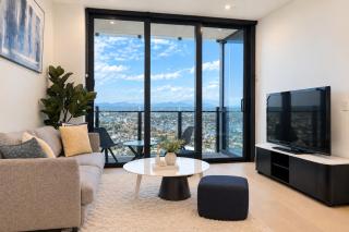 Broadbeach Escape with Resort Pool, Sauna & Skyline Views - 2