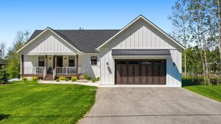 Four Sisters Cottage- Walk to Sister Bay, Fireplace, Ping Pong & More - 7