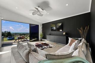 The Black Barn - Whakatane Holiday Home - 5