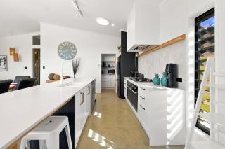 The Black Barn - Whakatane Holiday Home - 1