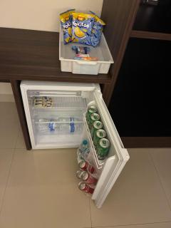 Quarto com TV 50 polegadas, frigobar, ar-condicionado e Wi Fi, sala e cozinha compartilhado - 2