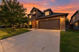 Spacious 4BR Executive Home 3000 Sq Ft Anna - 2