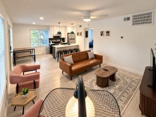 2BDR South of Center, Close to DT, Music, Shops - 9
