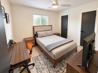 2BDR South of Center, Close to DT, Music, Shops - 3