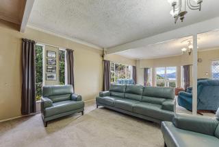 The Bay House - Moetapu Holiday Home - 6