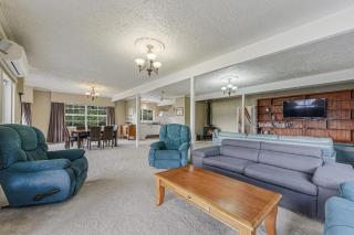 The Bay House - Moetapu Holiday Home - 3