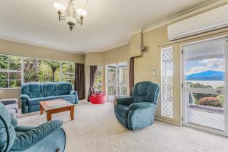 The Bay House - Moetapu Holiday Home - 4