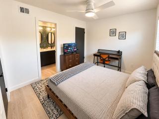 2BDR South of Center, Close to DT, Music, Shops - 8