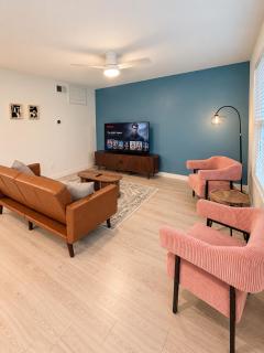 2BDR South of Center, Close to DT, Music, Shops - 4