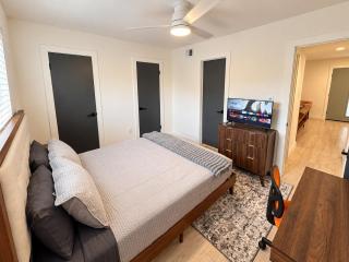 2BDR South of Center, Close to DT, Music, Shops - 2