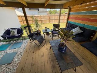 Modern 3BR Home- Pergola and Yard Oasis-Pet Friendly - 6