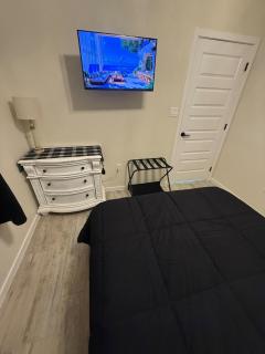 Modern 3BR Home- Pergola and Yard Oasis-Pet Friendly - 2