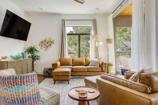 4BR Lake Retreat w/ Hot Tub Near Lake Travis - 4