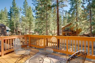Walk to Lake! Spacious Tahoe Retreat w/ Yard - 9
