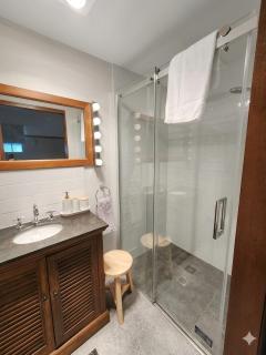 Bowen Toft House- Private Stylish Character Home - 4