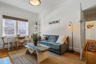Albert Park Art Deco Gem Sleeps 4 Bevan4 - 5
