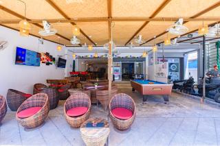 R&B hostel apartments and sports bar - 5