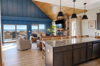 Lake Views, Private Sauna, Hot Tub, Pool Access - 6