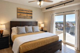 Lake Views, Private Sauna, Hot Tub, Pool Access - 2