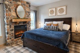 Lake Views, Private Sauna, Hot Tub, Pool Access - 4