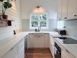 Harveys Beach House Close to South Beach - 6