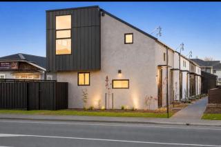 Premium location - CBD & Hagley park - 9