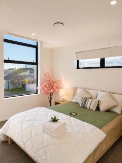 Premium location - CBD & Hagley park - 5