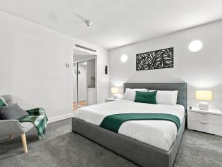 Drift Palm Cove Luxury Unit, Huge Terrace, Pool & Spa - 5