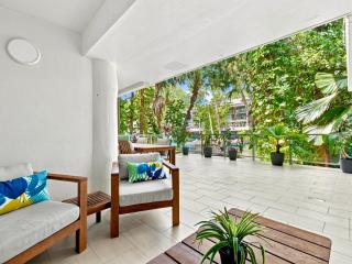 Drift Palm Cove Luxury Unit, Huge Terrace, Pool & Spa - 2