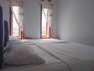 Yeski Homestay at Desa Wisata Bromo Mitra RedDoorz - 5