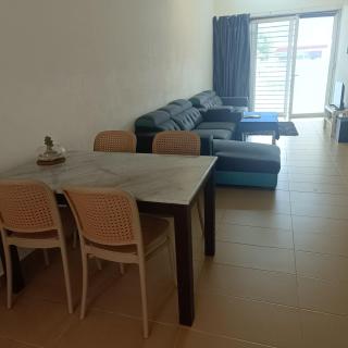 Cozy Zen next to Setia City Mall with Netflix - 2