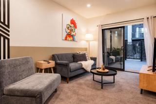 Your Stylish Retreat in the Heart of the City - 3