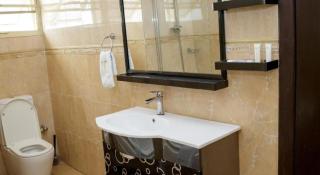 Apartment Royale Hotel - Guest Room - near Kalakuta Museum - 6