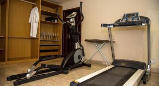 Apartment Royale Hotel - Guest Room - near Kalakuta Museum - 3