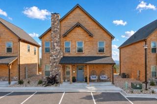 Lake Views, Private Sauna, Hot Tub, Pool Access - 9
