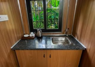 Coconut Grove Eco Stay with Pool BBQ and Cinema - 1