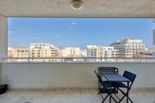 Beautiful Sliema Apartment with Lift and Balcony - 6