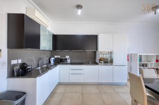 Beautiful Sliema Apartment with Lift and Balcony - 9
