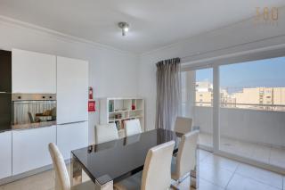 Beautiful Sliema Apartment with Lift and Balcony - 8
