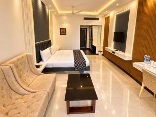Golden Palace Puri - Private Flagship Beach - Swimming Pool - Sea View Rooms - Restaurant - Luxurious Stay - 2