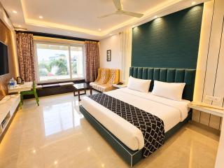 Golden Palace Puri - Private Flagship Beach - Swimming Pool - Sea View Rooms - Restaurant - Luxurious Stay - 5
