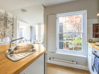 The Coach House -Charming 2 level cottage near beach and town - 1