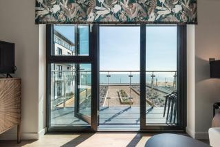 Beachside: New two bedroom apartment with parking - 7