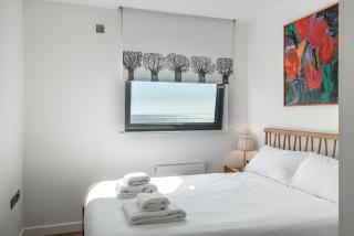Beachside: New two bedroom apartment with parking - 4