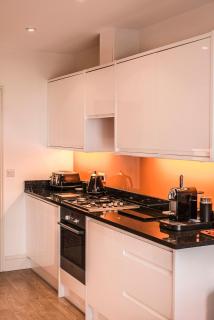 Bay View - Private parking, beach views, central location - 3