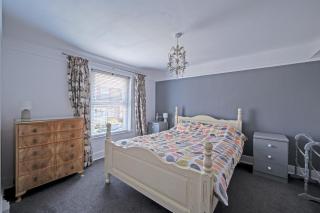 3 Bed House - Sleeps 5 - Garden - Pets - Parking - 7