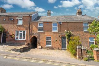 3 Bed House - Sleeps 5 - Garden - Pets - Parking - 6